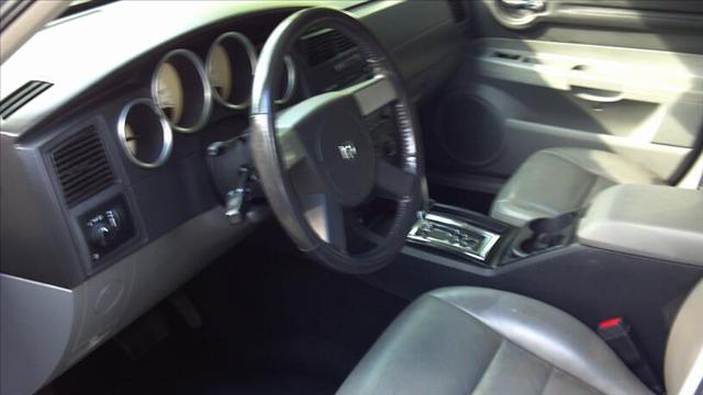 2005 Dodge Magnum Unknown