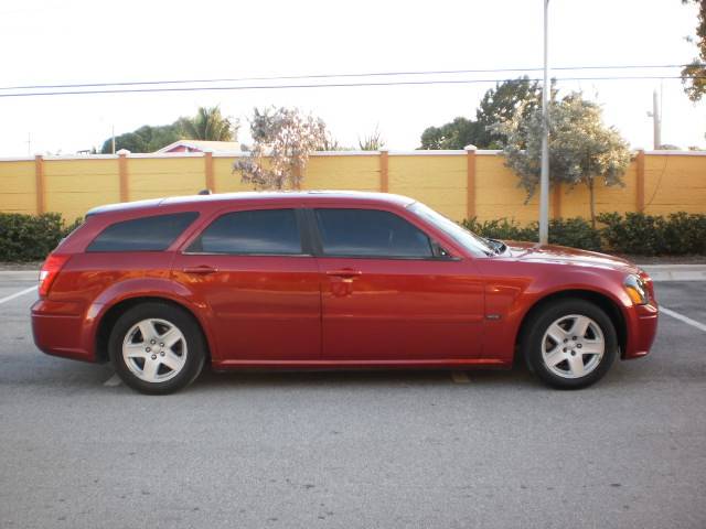2005 Dodge Magnum S
