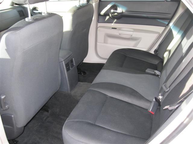 2005 Dodge Magnum SE