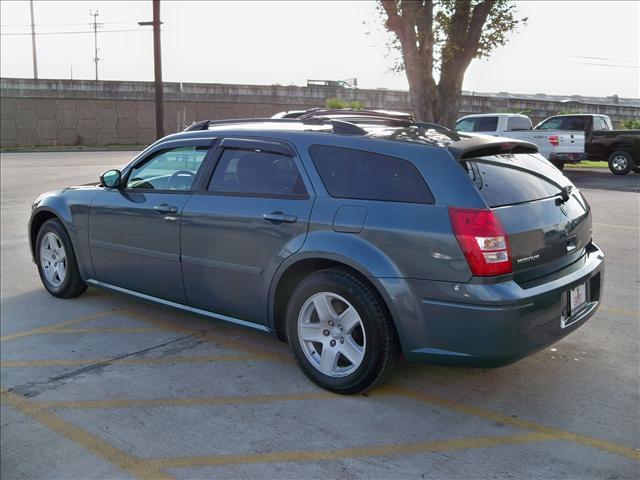 2005 Dodge Magnum 1981 Oldsmobile Regency