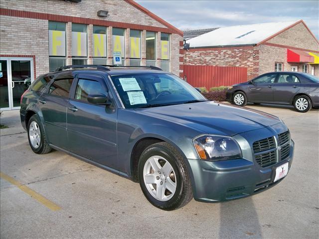 2005 Dodge Magnum 1981 Oldsmobile Regency