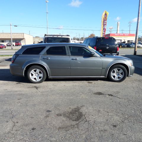 2005 Dodge Magnum S