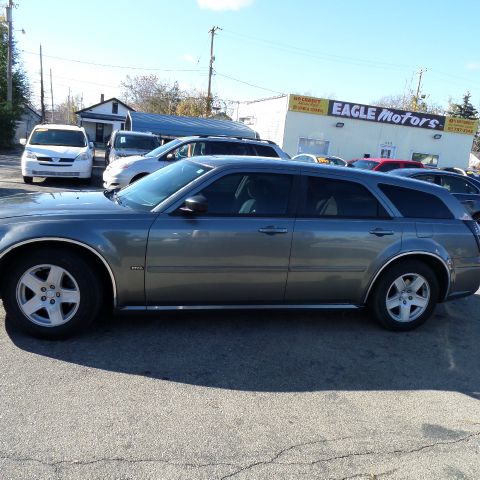 2005 Dodge Magnum S