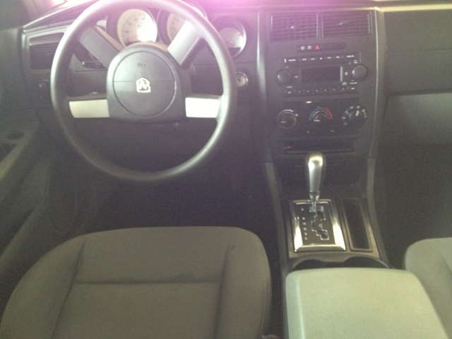 2005 Dodge Magnum SE