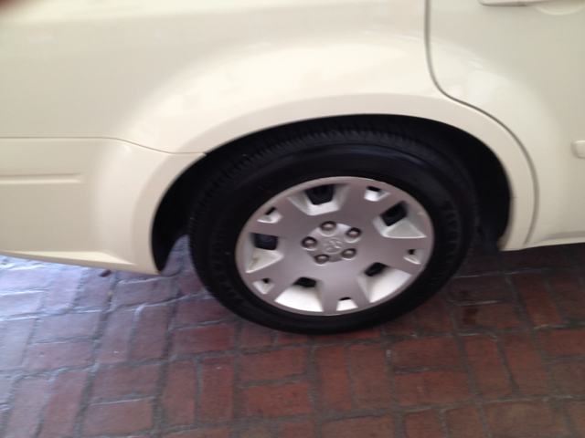 2005 Dodge Magnum SE