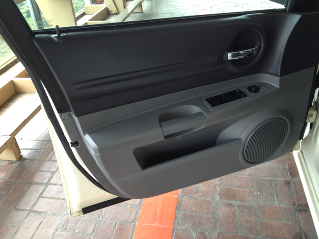 2005 Dodge Magnum SE