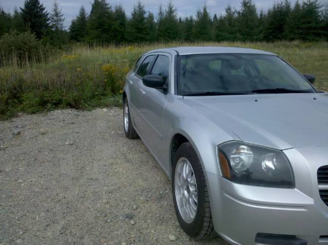 2005 Dodge Magnum SE