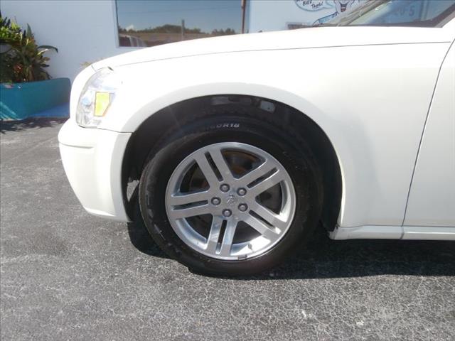 2005 Dodge Magnum Denali-quads-third-awd-moonroof-one Owner