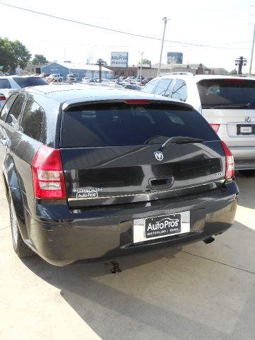 2005 Dodge Magnum S