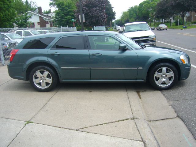 2005 Dodge Magnum 2dr Spyder Auto GS