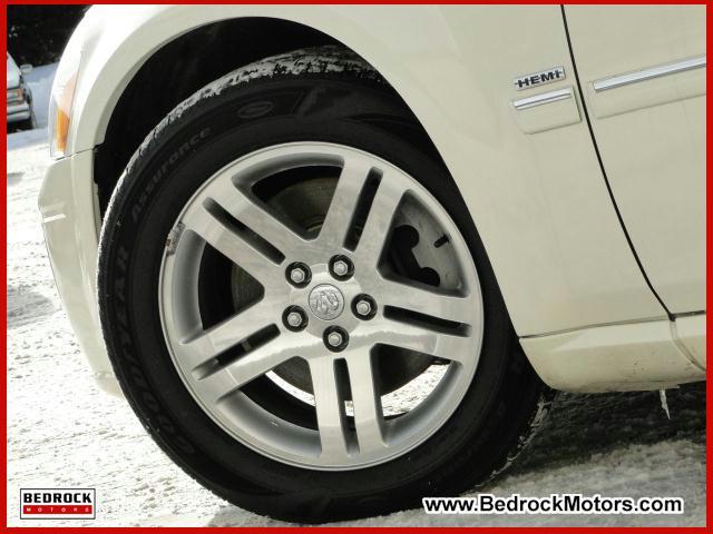 2005 Dodge Magnum Unknown