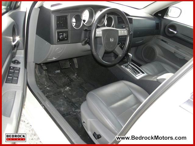 2005 Dodge Magnum Unknown