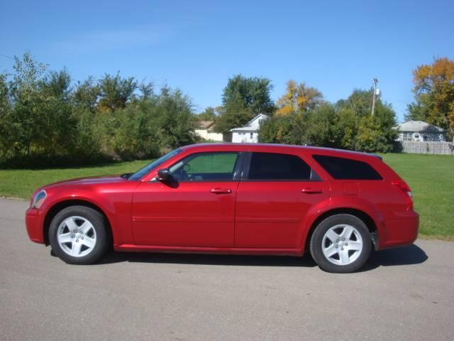 2005 Dodge Magnum SE