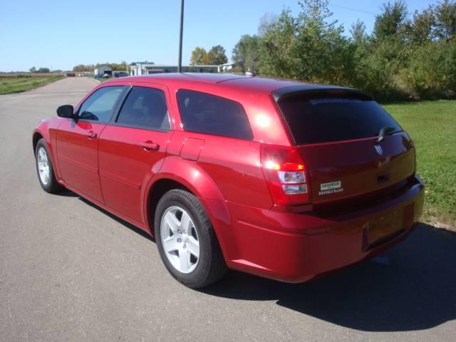 2005 Dodge Magnum SE