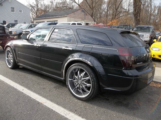 2005 Dodge Magnum S