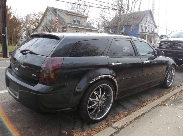 2005 Dodge Magnum S