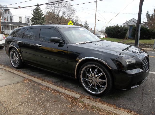 2005 Dodge Magnum S
