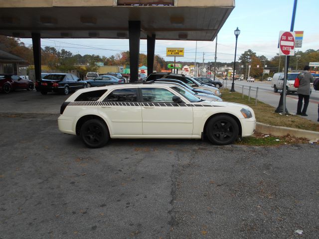 2005 Dodge Magnum S