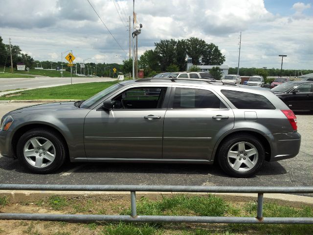 2005 Dodge Magnum S