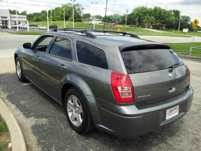 2005 Dodge Magnum S