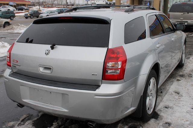 2005 Dodge Magnum 2dr Spyder Auto GS