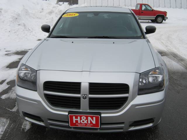2005 Dodge Magnum S