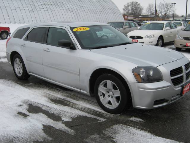 2005 Dodge Magnum S