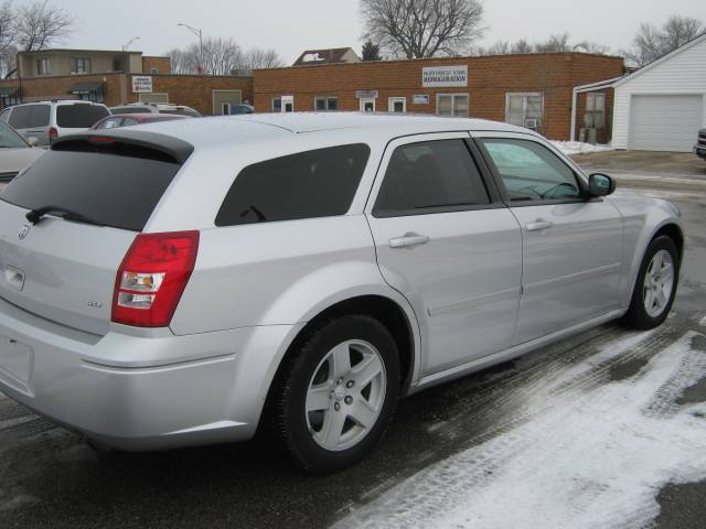 2005 Dodge Magnum S