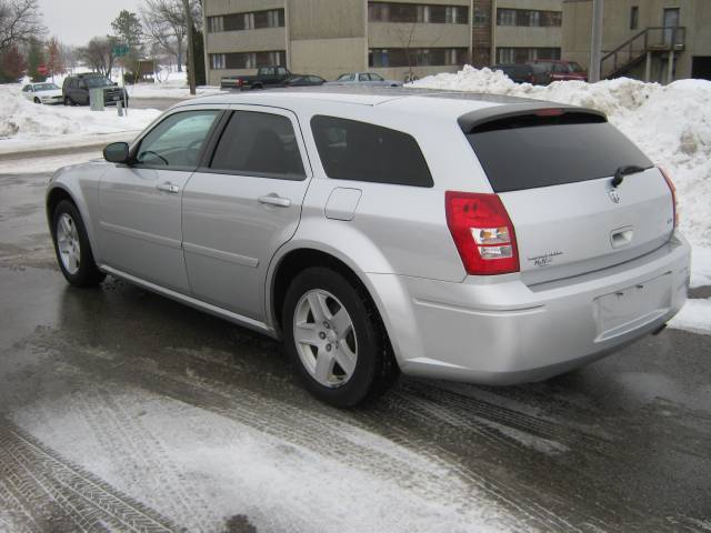2005 Dodge Magnum S