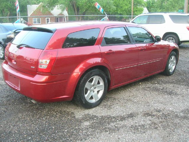 2005 Dodge Magnum S