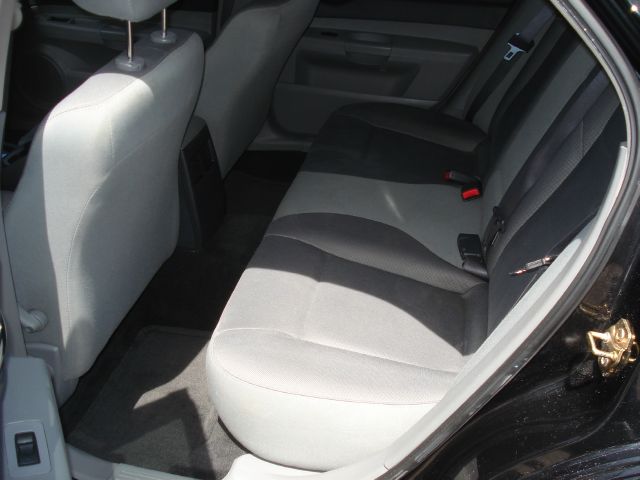 2005 Dodge Magnum SE