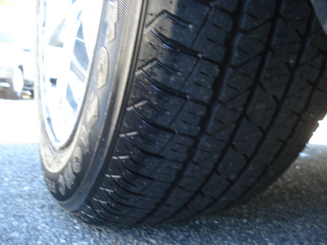 2005 Dodge Magnum SE