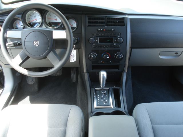 2005 Dodge Magnum SE