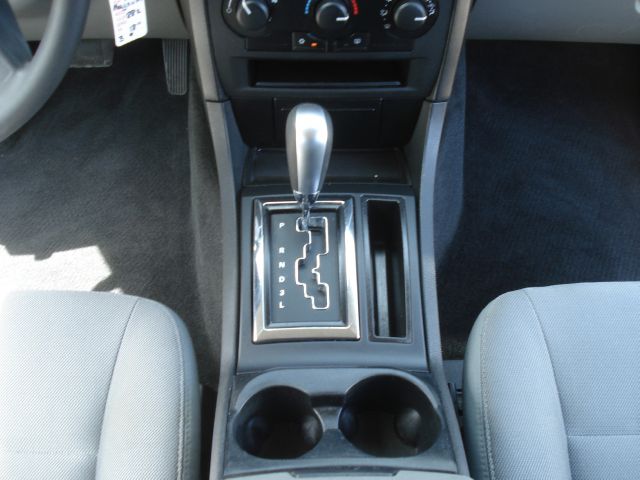 2005 Dodge Magnum SE