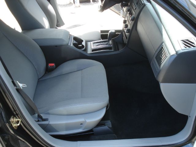 2005 Dodge Magnum SE