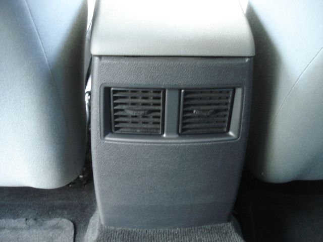 2005 Dodge Magnum SE