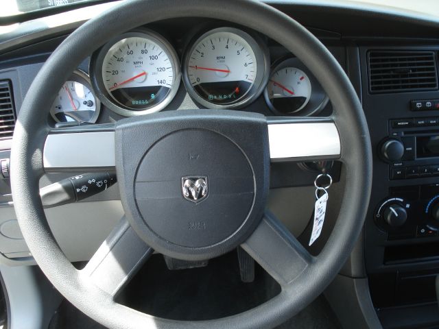 2005 Dodge Magnum SE