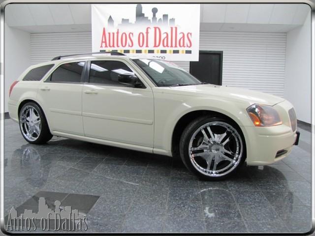 2005 Dodge Magnum SE