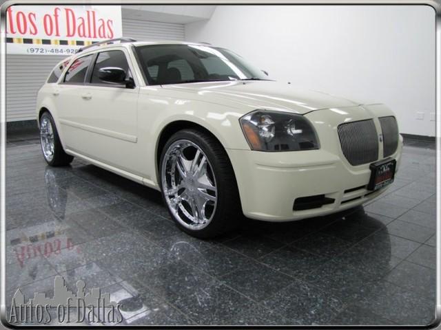 2005 Dodge Magnum SE