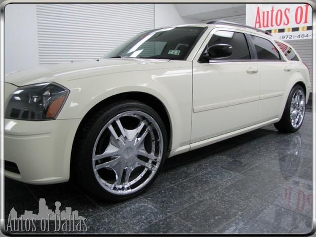2005 Dodge Magnum SE