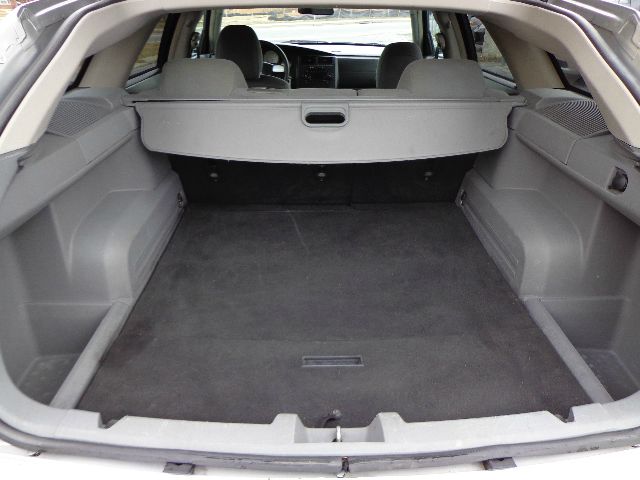 2005 Dodge Magnum SE