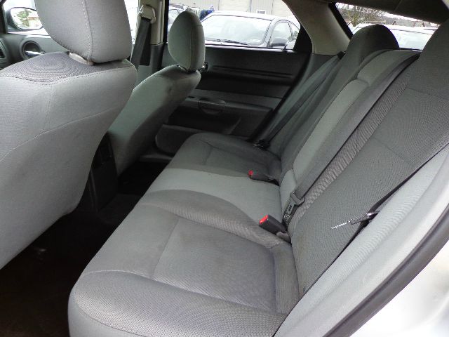 2005 Dodge Magnum SE