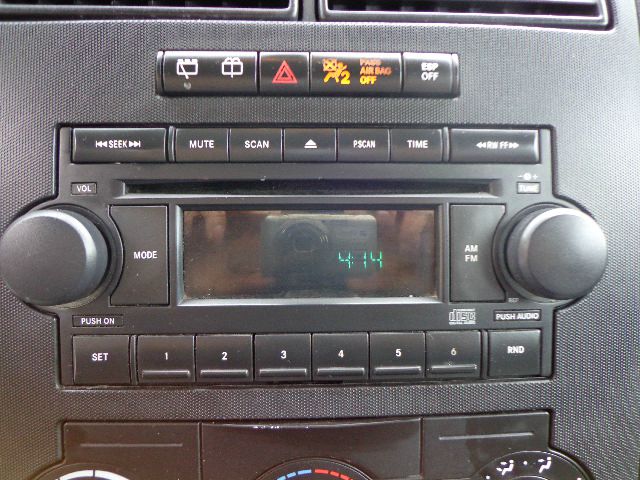 2005 Dodge Magnum SE