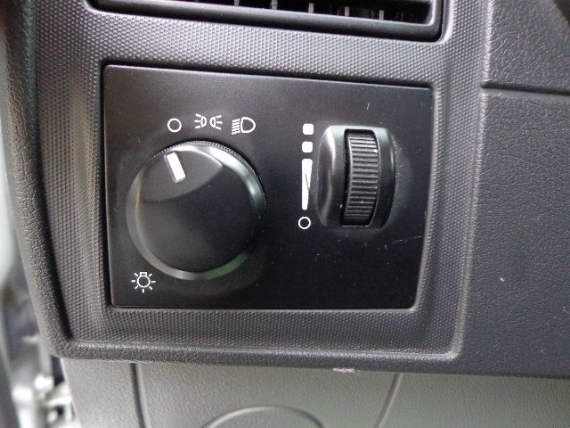 2005 Dodge Magnum SE