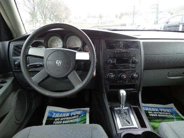 2005 Dodge Magnum SE