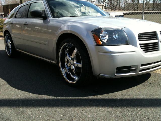 2005 Dodge Magnum SE