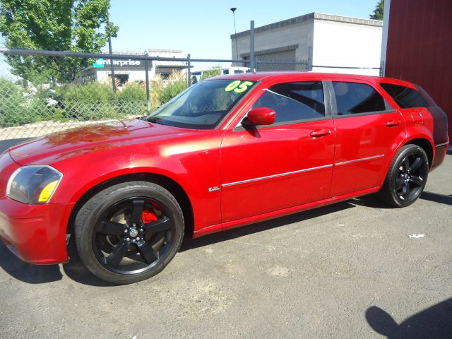 2005 Dodge Magnum S
