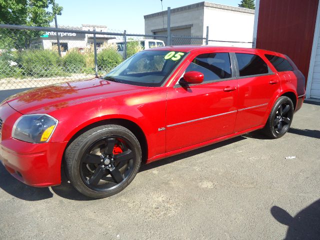 2005 Dodge Magnum S