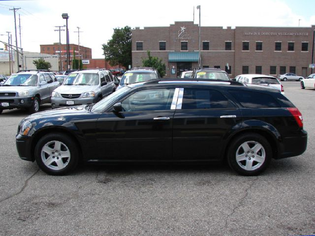 2005 Dodge Magnum S