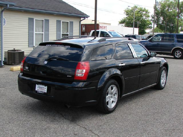 2005 Dodge Magnum S